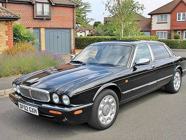 Jaguar daimler super v8