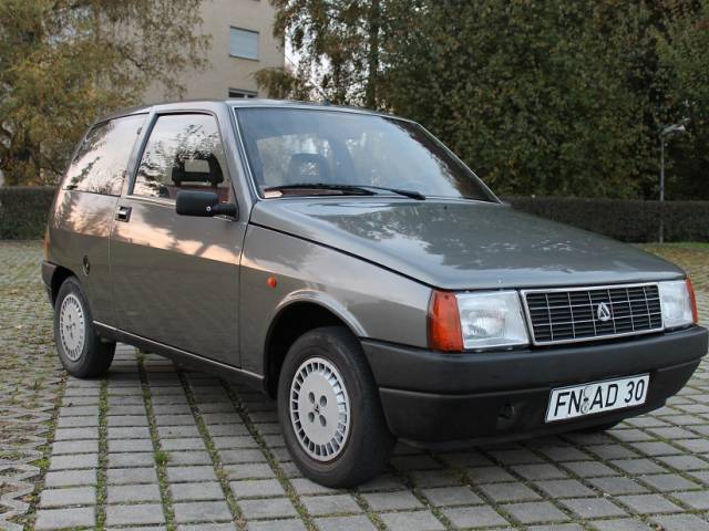Habe das Fahrzeug von meinem Vater 1998 übernommen. Sehr gute Restaurationsbasis. 2 Satz Räder.