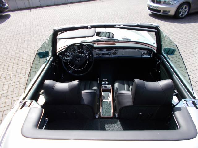 Mercedes-Benz 280 SL