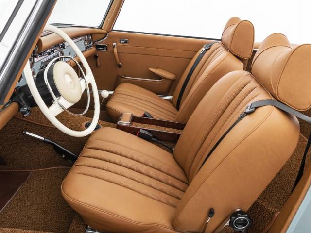 Mercedes-Benz 280 SL