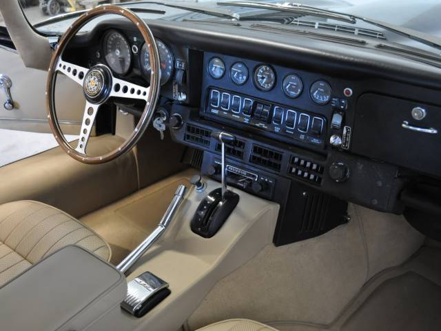 Jaguar E-Type V12 (2+2)