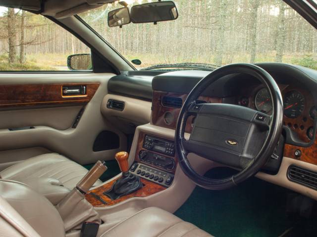 Aston Martin Virage Volante