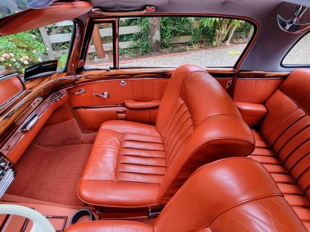 Mercedes-Benz 220 SE