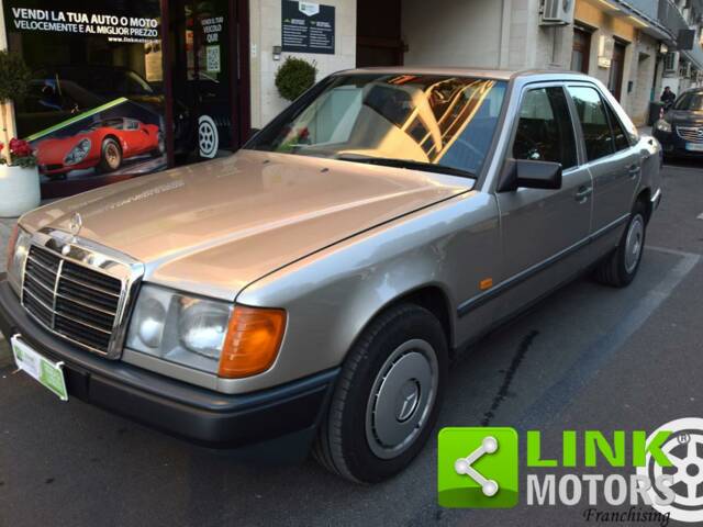 Immagine 1/10 di Mercedes-Benz 200 (1986)