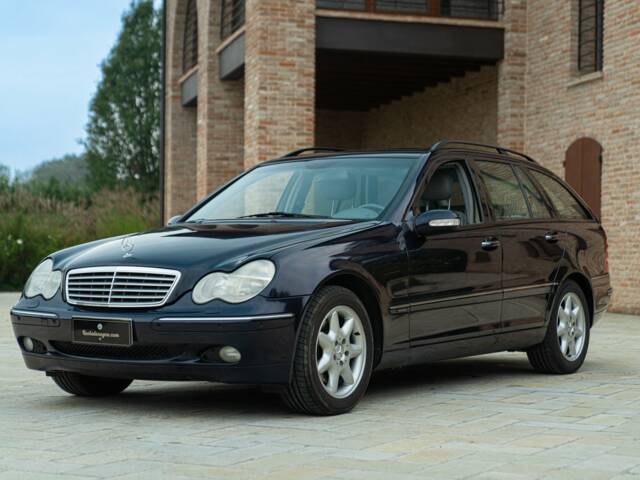 Imagen 1/50 de Mercedes-Benz C 320 T (2001)