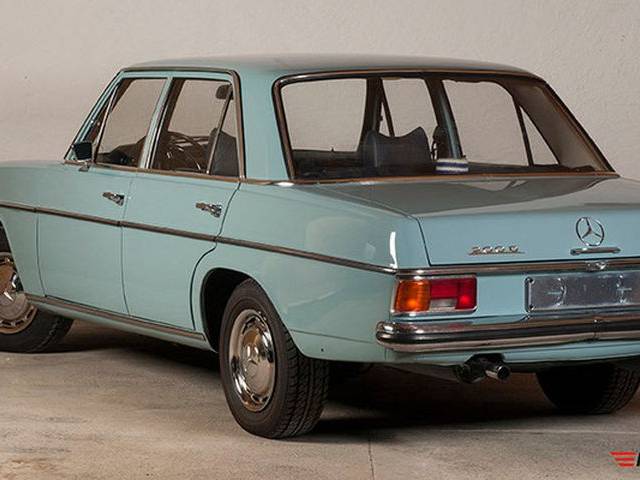 Mercedes-Benz 200 D