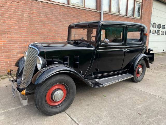 Image 1/8 of Renault Monaquatre (1934)