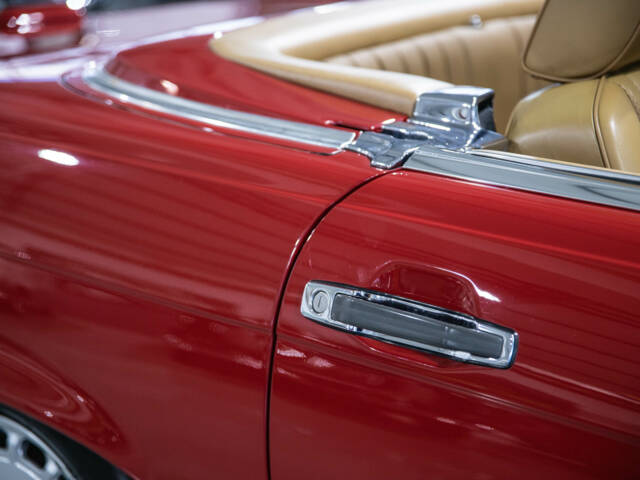 Mercedes-Benz 560 SL