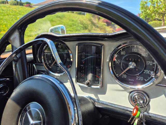 Mercedes-Benz 230 SL