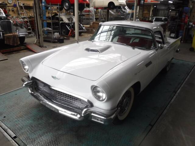 Imagen 1/48 de Ford Thunderbird (1957)