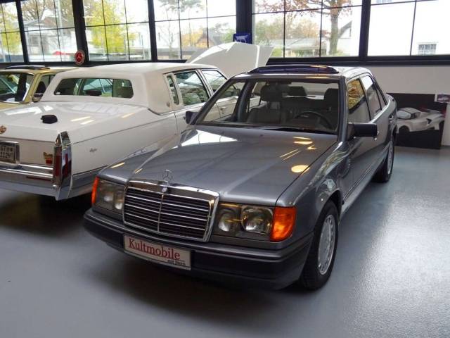 Bild 1/17 von Mercedes-Benz 300 E (1988)