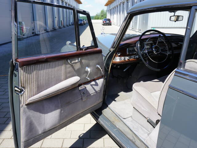 Mercedes-Benz 300 d