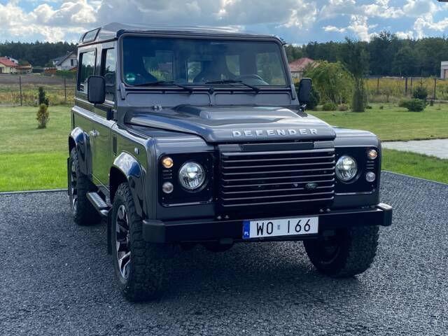 Land Rover Defender 90 Works V8 "70th Edition"