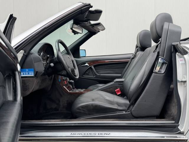 Mercedes-Benz SL 320