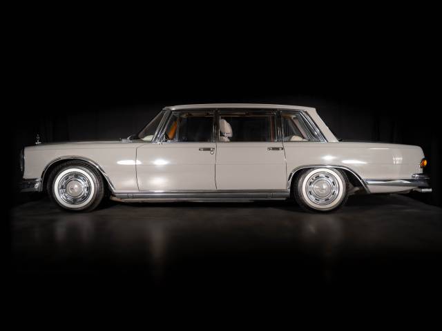 Mercedes-Benz 600