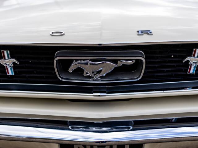 Ford Mustang 200