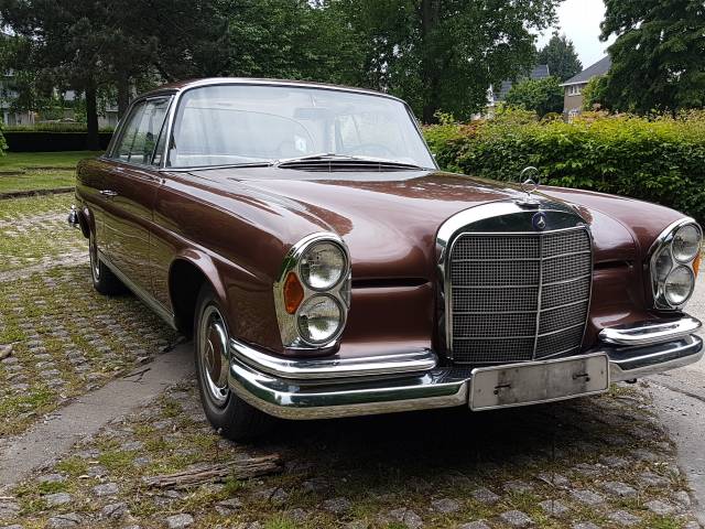 Mercedes-Benz 220 SE b