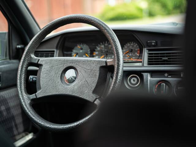 Mercedes-Benz 190 E