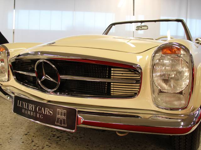 Mercedes-Benz 230 SL