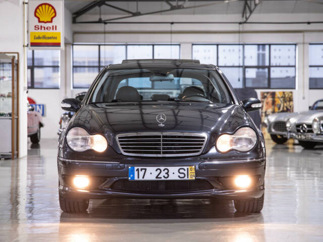 Bild 1/18 von Mercedes-Benz C 32 AMG (2001)