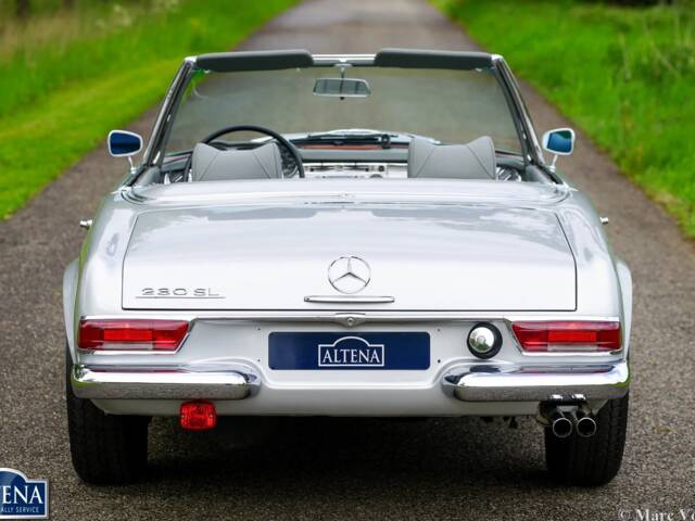 Mercedes-Benz 230 SL