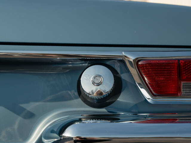 Mercedes-Benz 280 SL