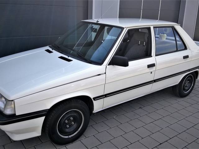 Image 1/8 de Renault R 9 (1987)