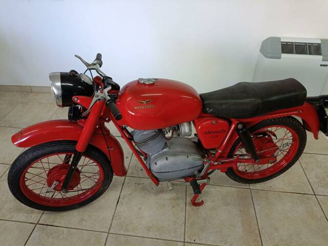 Moto Guzzi Stornello 125