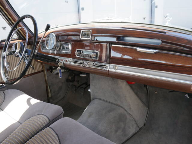 Mercedes-Benz 300 d