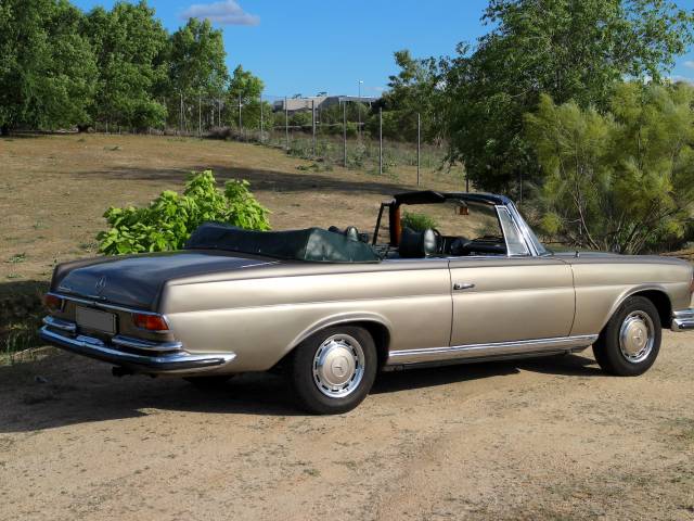 Mercedes-Benz 280 SE