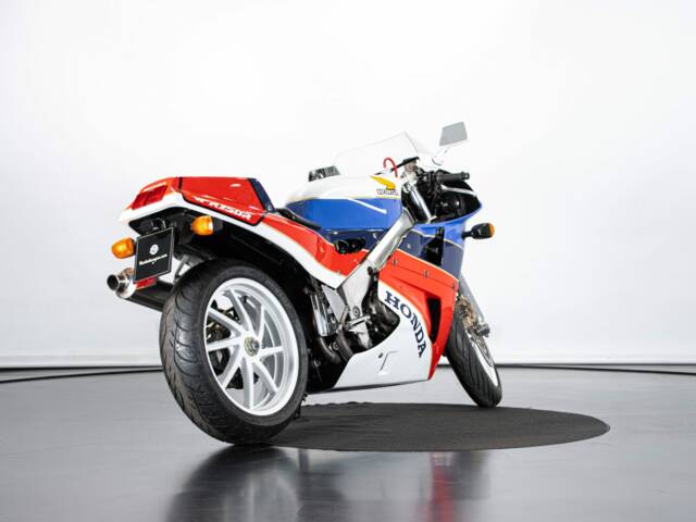 Honda VFR 750R RC 30
