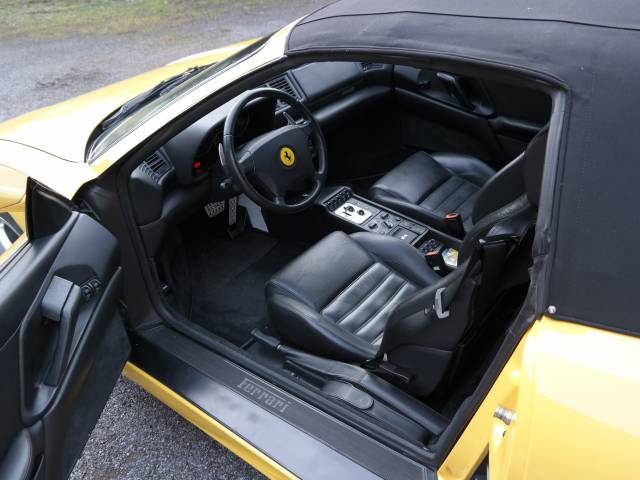 Ferrari F 355 Spider - Top gepflegter Zustand des Interieurs.
