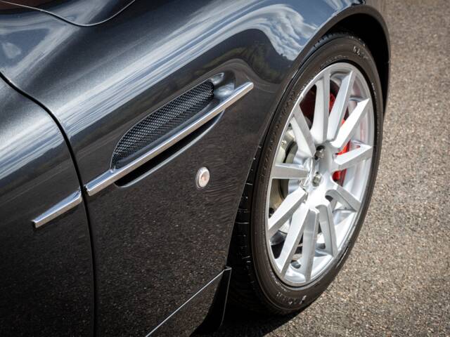 Aston Martin V12 Vanquish S