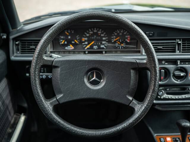 Mercedes-Benz 190 E