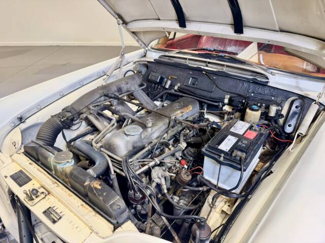 Mercedes-Benz 220 SE b