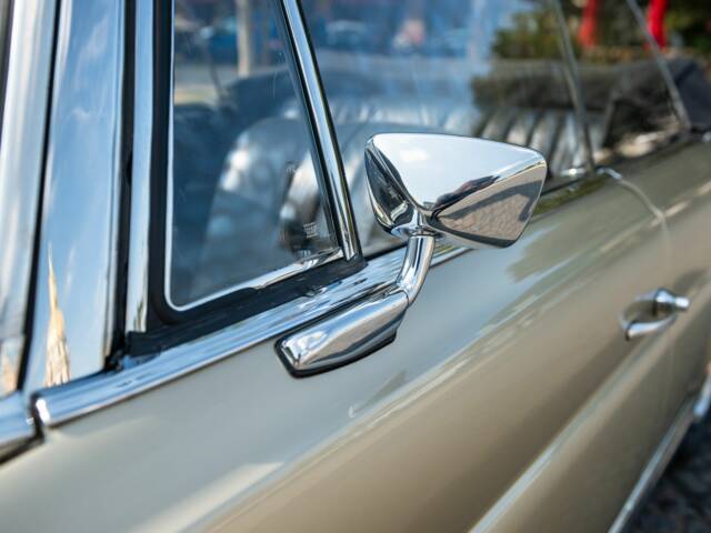 Mercedes-Benz 220 SE b