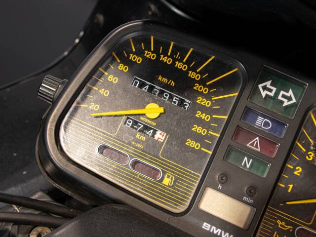 BMW K1