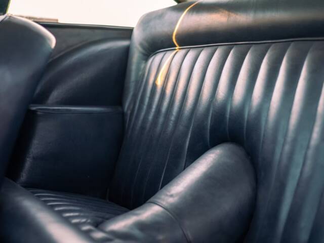 Aston Martin DB 4
