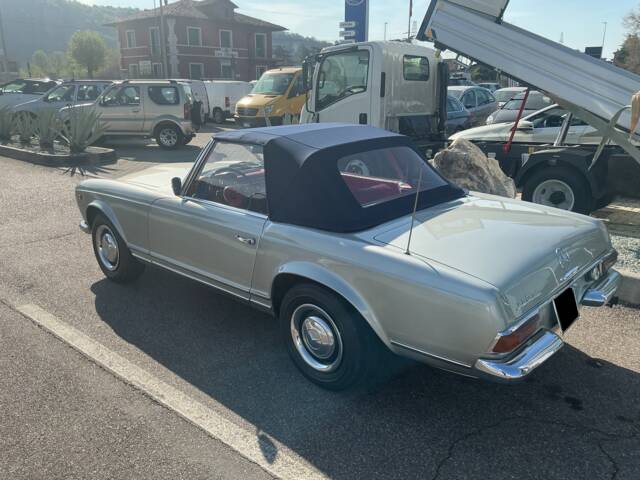 Mercedes-Benz 230 SL