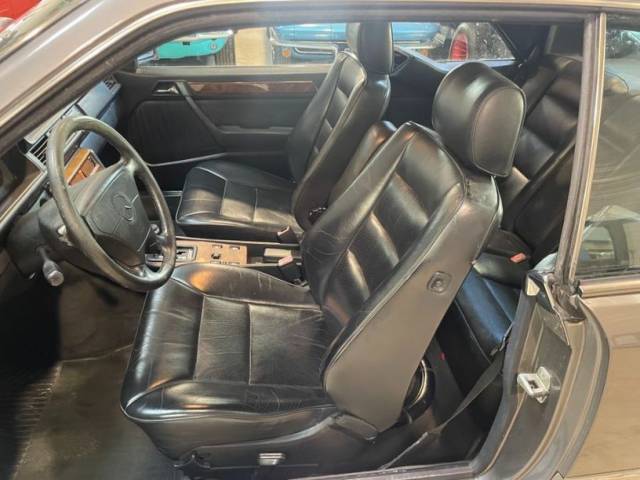 Mercedes-Benz 220 CE