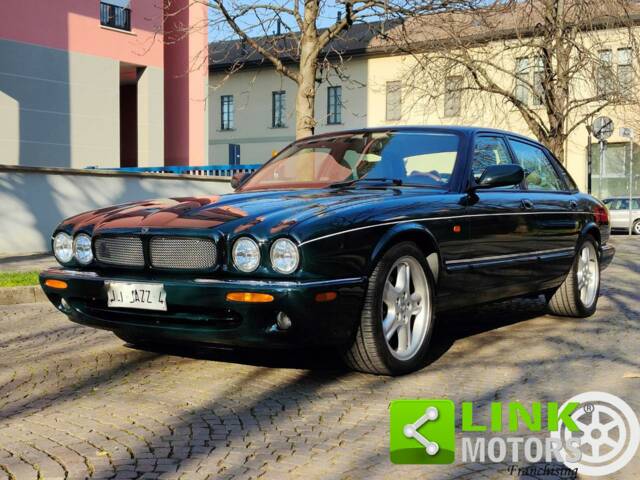 Imagen 1/10 de Jaguar XJR 4.0 (1998)