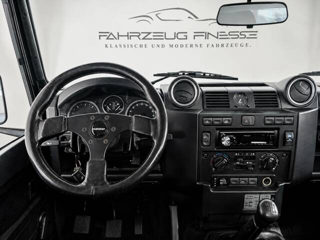 Land Rover Defender 90