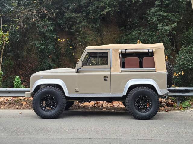 Land Rover Defender 90