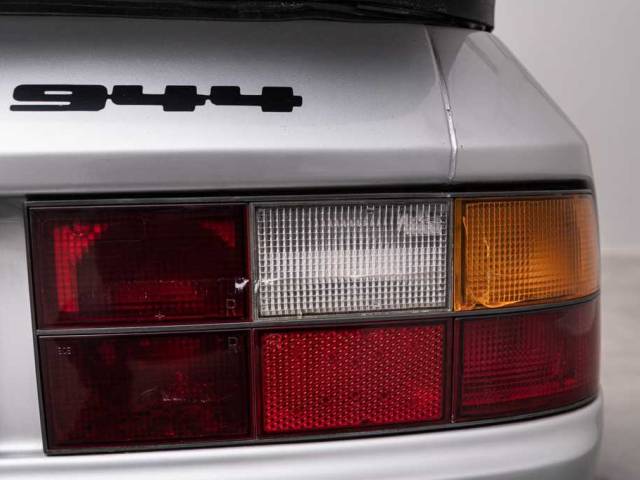 Porsche 944
