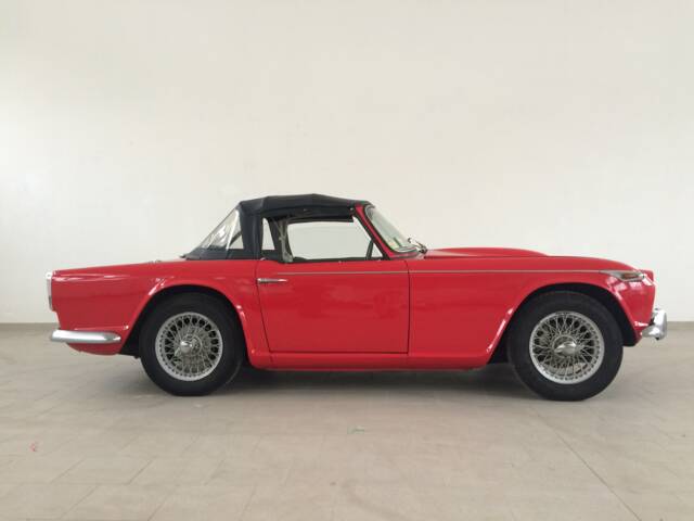 Image 1/14 de Triumph TR 4A IRS (1966)