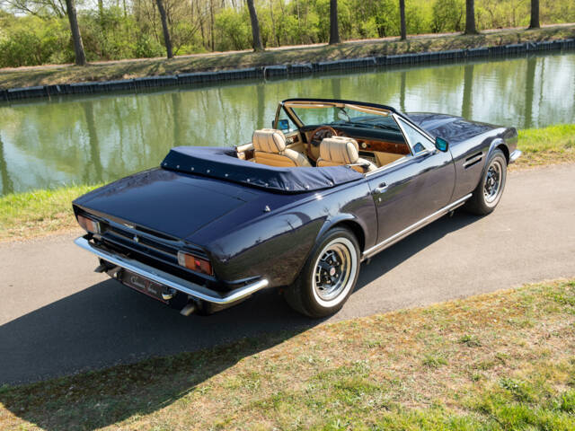 Aston Martin V8 Volante