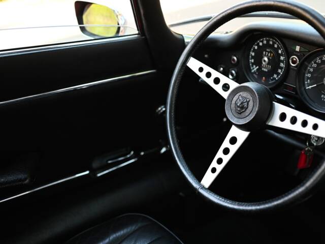Jaguar E-Type V12 (2+2)