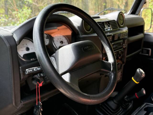 Land Rover Defender 90