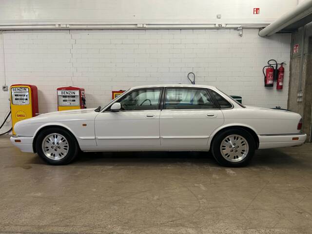 Image 1/15 of Jaguar XJ 6 4.0 Sovereign (1997)