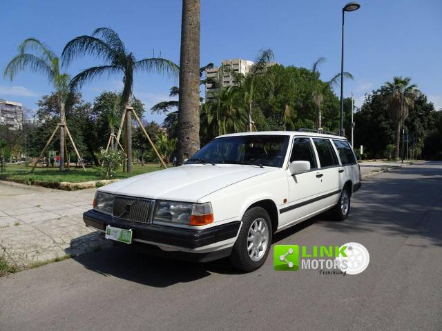 Bild 1/9 von Volvo 940 2.0i Turbo (1996)